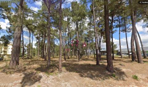 Terreno inserido na denominada Urbanização Pinhal de Negreiros,