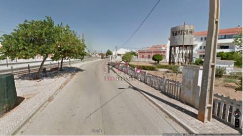 Terreno para construção, com prédio inacabado (com aprox. 84% de obra concluída) 