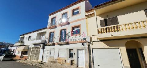 Terreno para construção, com prédio inacabado (com aprox. 84% de obra concluída) 