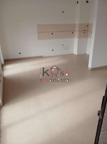 Terreno para construção, com prédio inacabado (com aprox. 84% de obra concluída) 