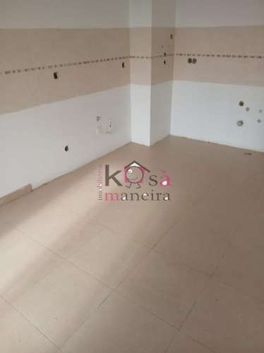 Terreno para construção, com prédio inacabado (com aprox. 84% de obra concluída) 