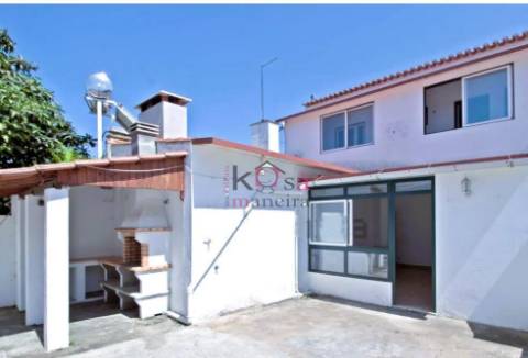 Moradia V5 de 2 Pisos, em Santarem - Golegâ , logradouro com 10 boxes para cavalos