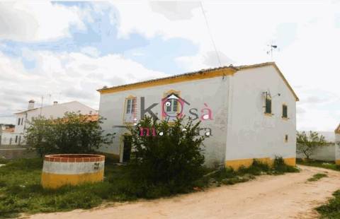 Apatamento T4, em Monforte - Santo Aleixo