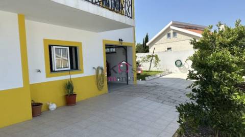 Moradia Isolada T3 com terreno 629m², Vila Nova Santo André.