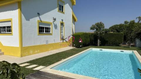 Moradia Isolada T3 com terreno 629m², Vila Nova Santo André.