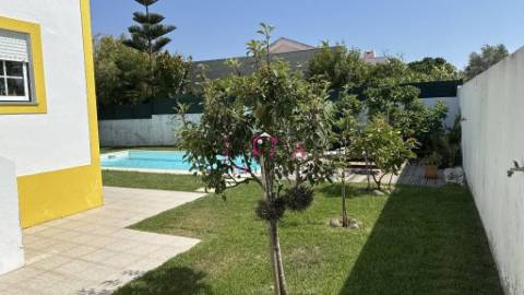 Moradia Isolada T3 com terreno 629m², Vila Nova Santo André.