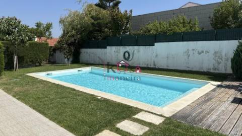 Moradia Isolada T3 com terreno 629m², Vila Nova Santo André.