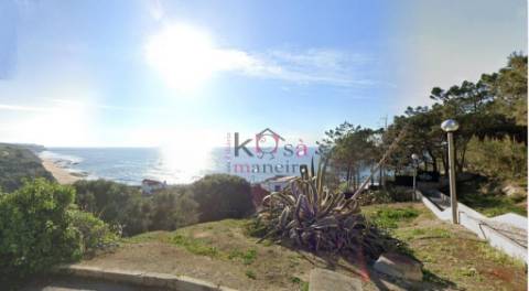 Apartamento T1 com varanda e parquamento, 5 minoto da Praia.