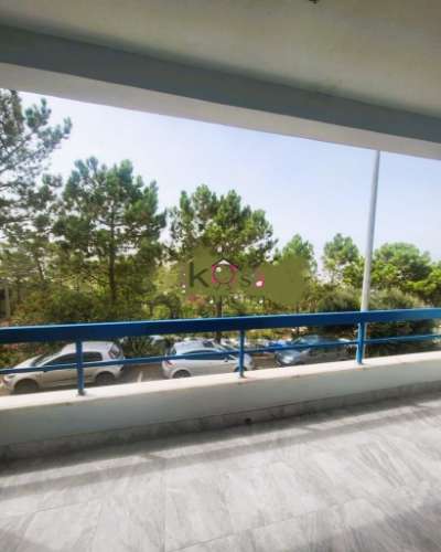 Apartamento T1 com varanda e parquamento, 5 minoto da Praia.