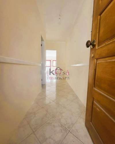 Apartamento T1 com varanda e parquamento, 5 minoto da Praia.