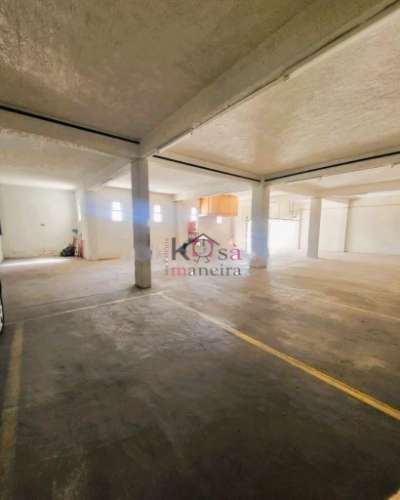 Apartamento T1 com varanda e parquamento, 5 minoto da Praia.