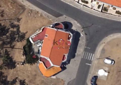 Prédio com restaurante e habitação, à venda em SInes 