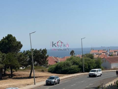 Prédio com restaurante e habitação, à venda em SInes 