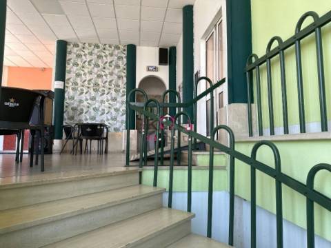 Prédio com restaurante e habitação, à venda em SInes 