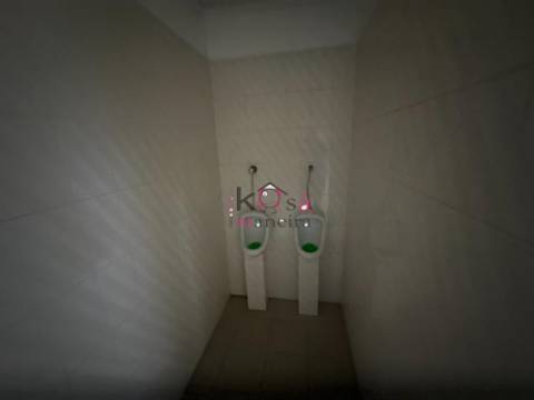 Prédio com restaurante e habitação, à venda em SInes 