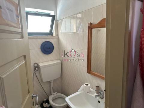 Prédio com restaurante e habitação, à venda em SInes 