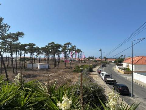 Prédio com restaurante e habitação, à venda em SInes 