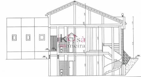 Prédio com restaurante e habitação, à venda em SInes 