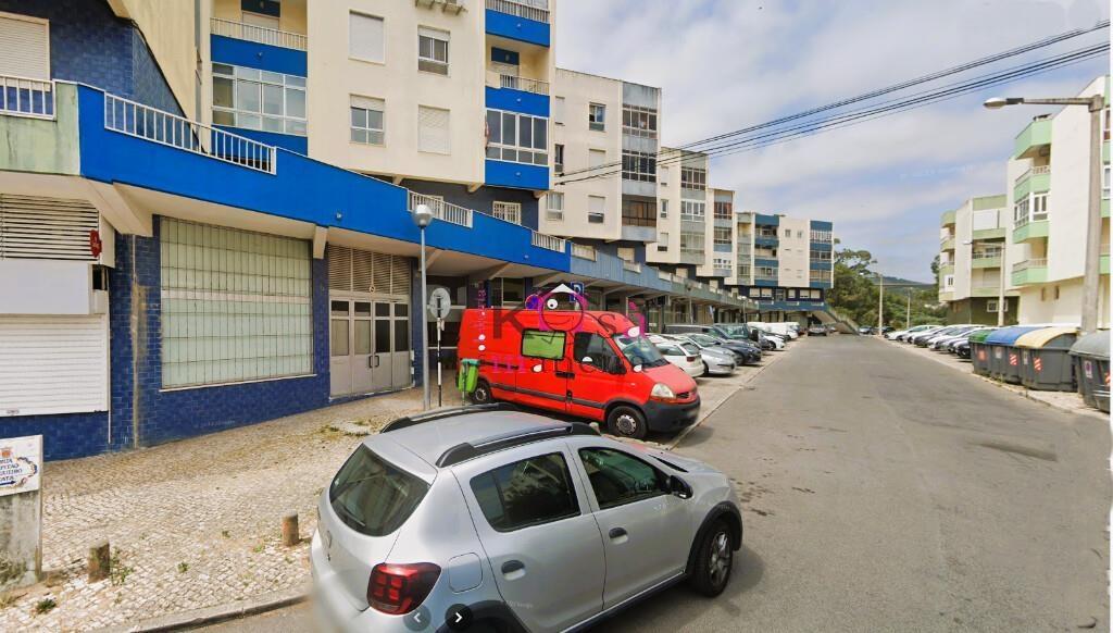 Loja c/ área bruta privativa: 83 m², Loures