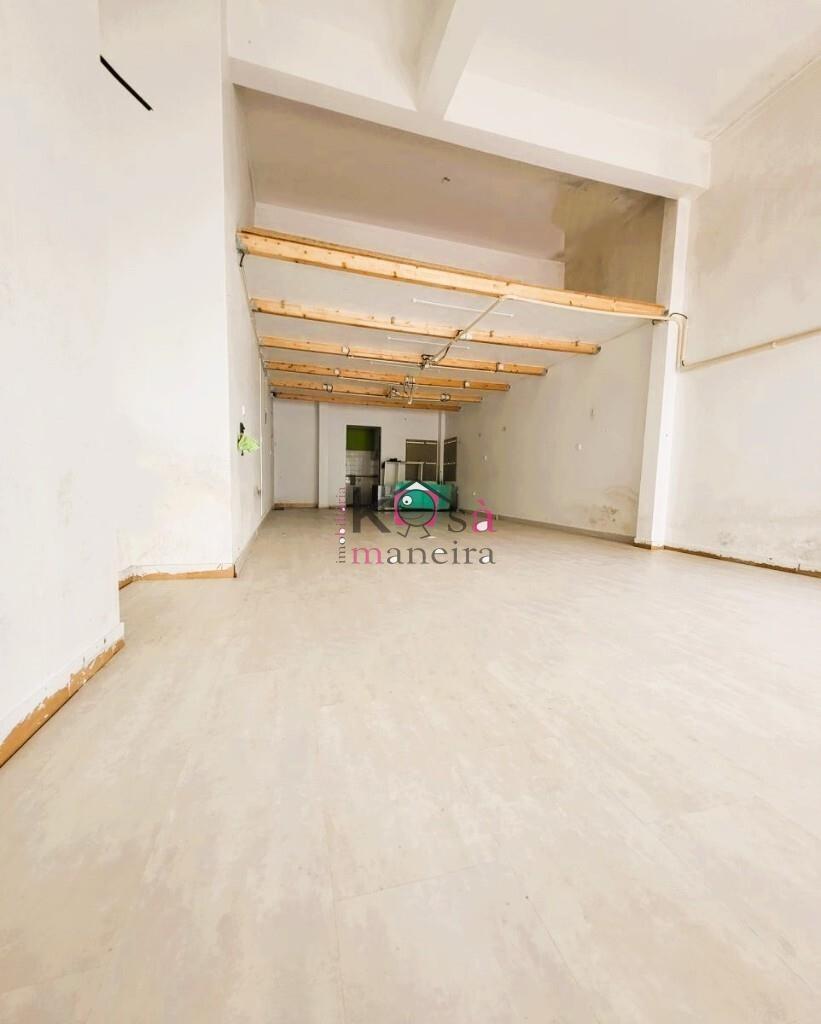 Loja c/ área bruta privativa: 83 m², Loures