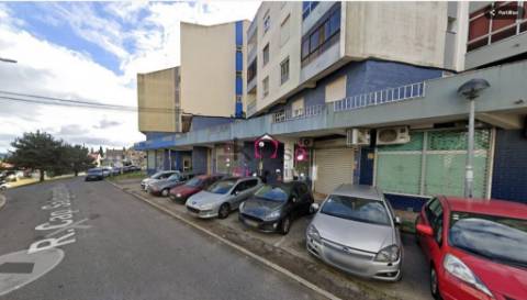 Loja c/ area bruta privativa: 83 m²Imóvel amplo c/ montra, 