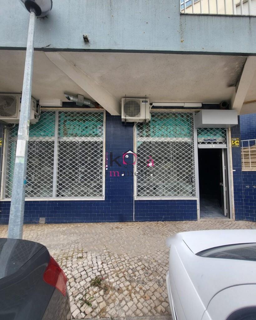 Loja c/ area bruta privativa: 83 m²Imóvel amplo c/ montra, 