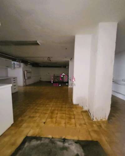 Loja c/ area bruta privativa: 83 m²Imóvel amplo c/ montra, 