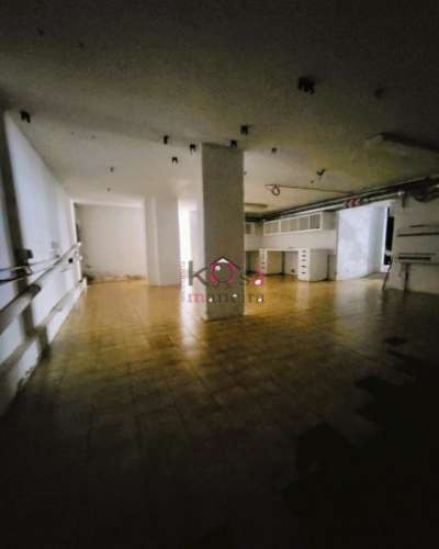 Loja c/ area bruta privativa: 83 m²Imóvel amplo c/ montra, 