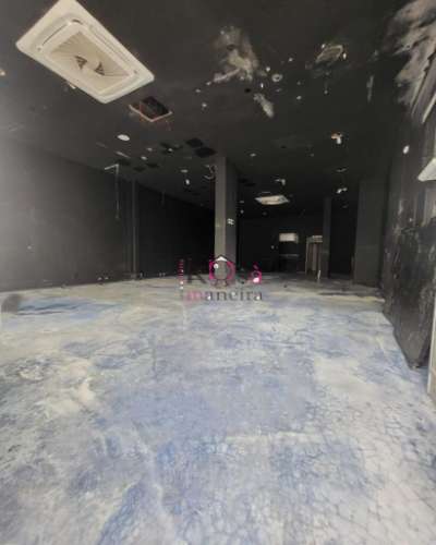Loja c/ area bruta privativa: 83 m²Imóvel amplo c/ montra, 