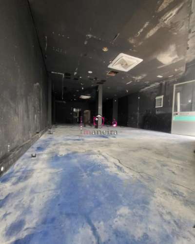 Loja c/ area bruta privativa: 83 m²Imóvel amplo c/ montra, 