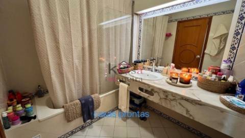 Apartamento T0 em condominio A venda em Albufeira com Piscina, 