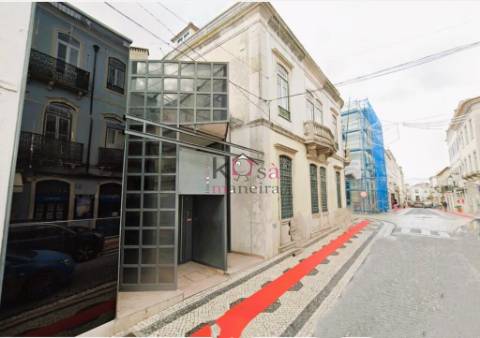 Edifício para Serviços na Zona Histórica de Santarém.