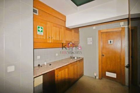 Edifício para Serviços na Zona Histórica de Santarém.