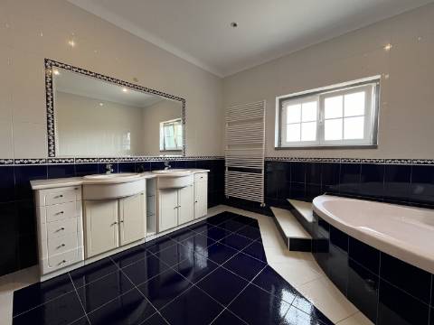 Esplêndida moradia, em Maceira - Montelavar - SINTRA