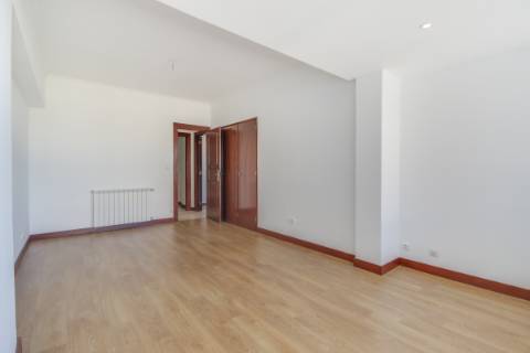 Apartamento T4 de Luxo para Arrendamento - Torres do Restelo, Lisboa