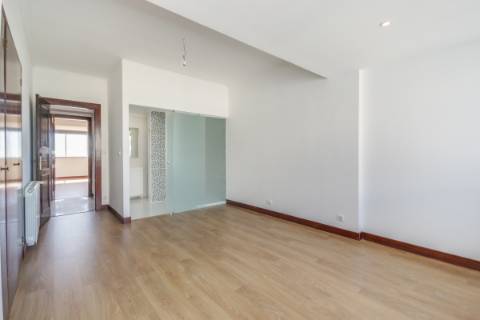 Apartamento T4 de Luxo para Arrendamento - Torres do Restelo, Lisboa