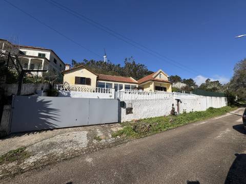 Quintinha em Mafra com 5.375m² | Moradia T2 + Potencial de Construção | EXCLUSIVO MR PORTUGAL