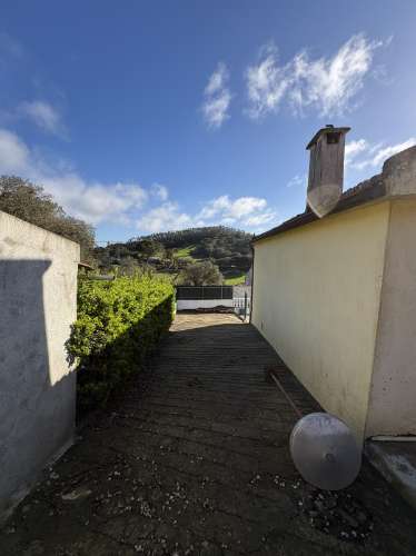 Quintinha em Mafra com 5.375m² | Moradia T2 + Potencial de Construção | EXCLUSIVO MR PORTUGAL