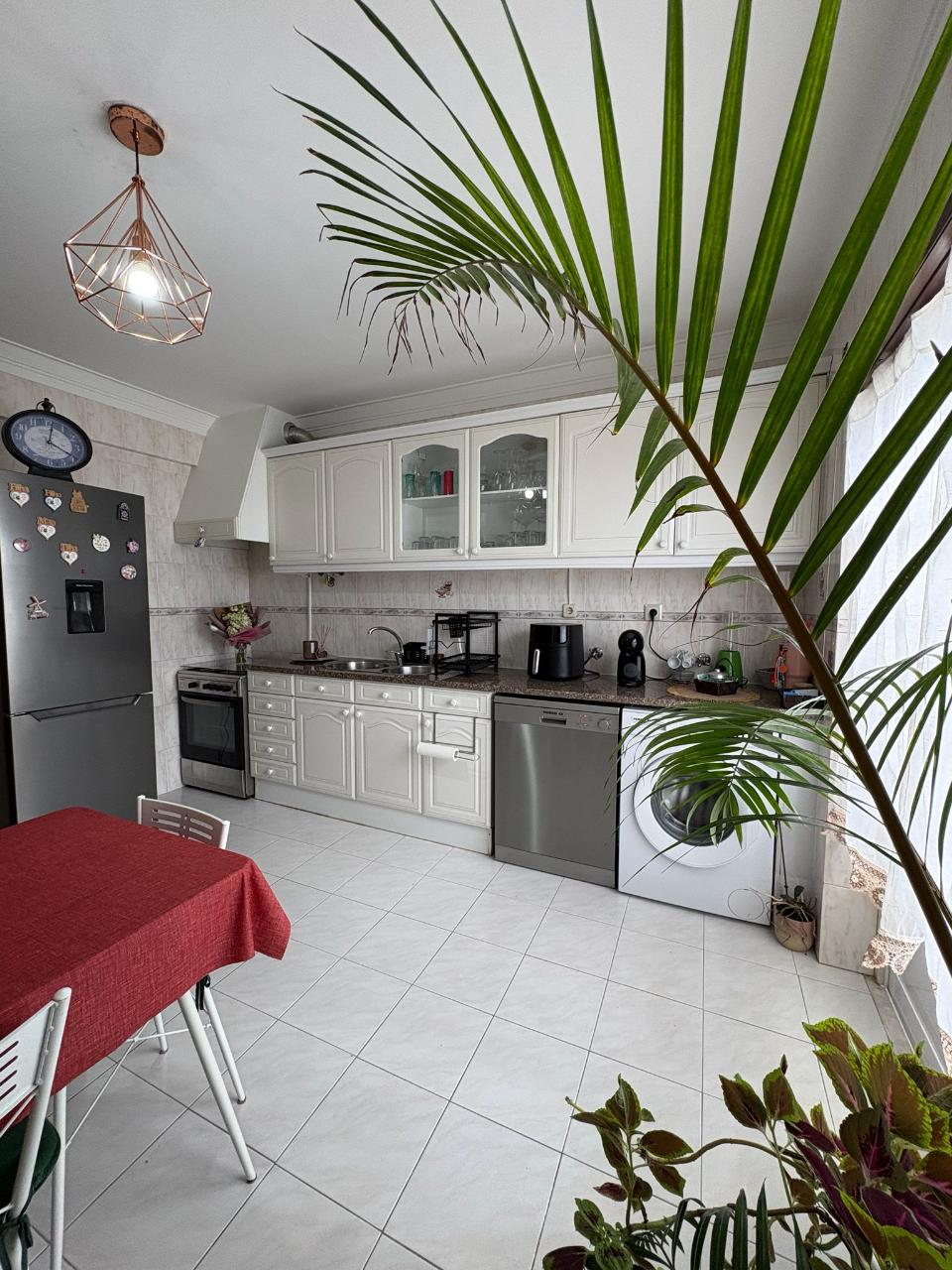 Excelente Apartamento T3 no Centro de Mafra com Parqueamento e Arrecadação