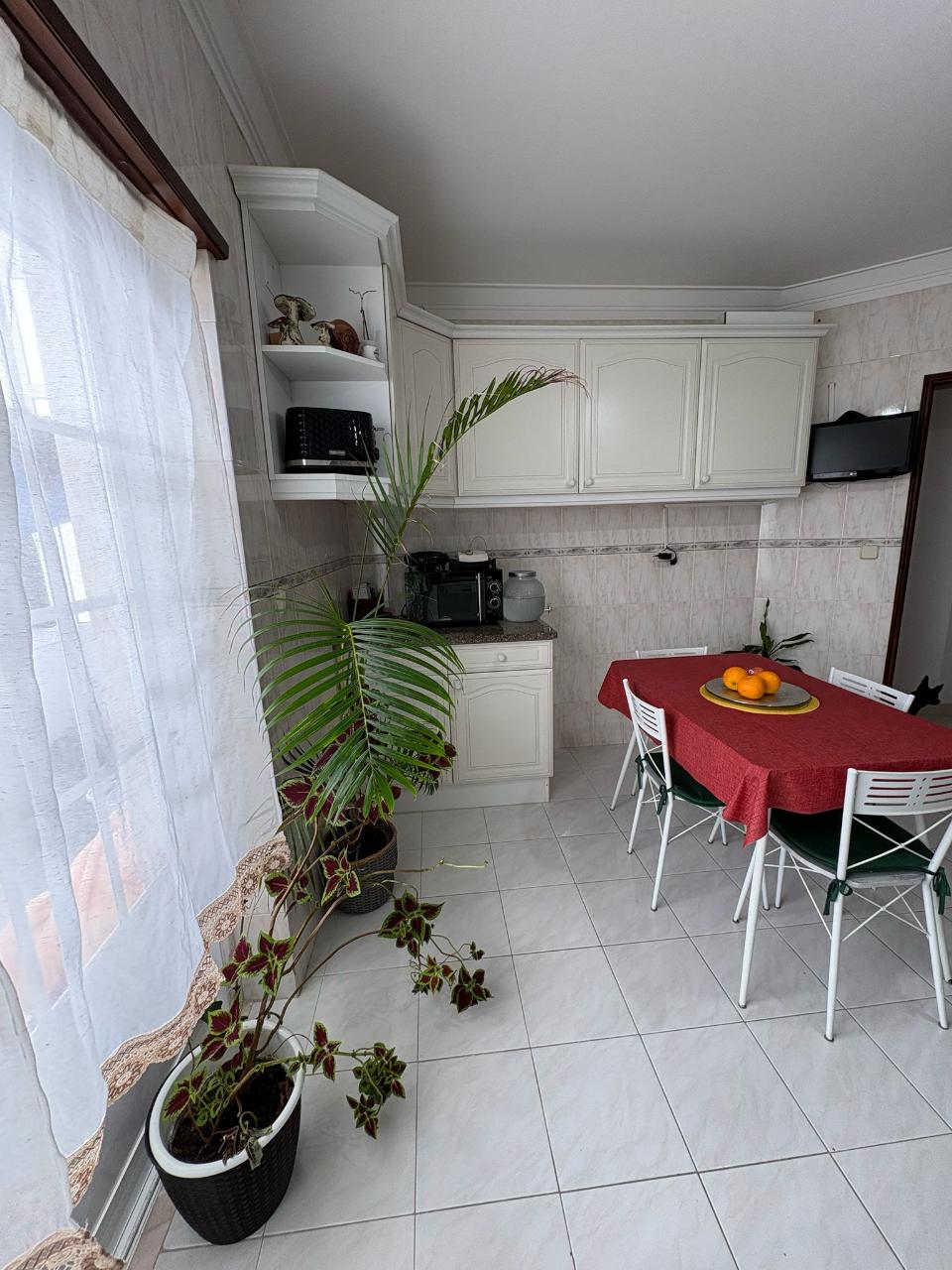 Excelente Apartamento T3 no Centro de Mafra com Parqueamento e Arrecadação