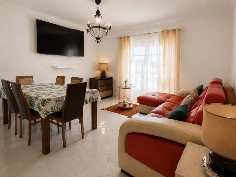 Excelente Apartamento T3 no Centro de Mafra com Parqueamento e Arrecadação