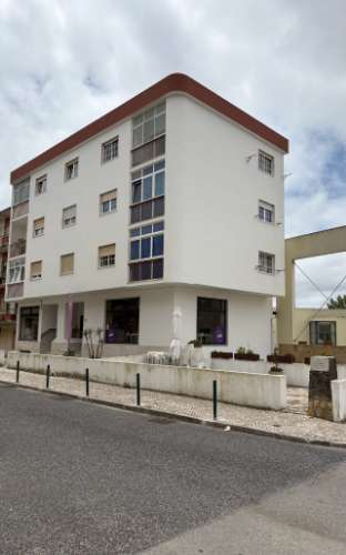 Excelente Apartamento T3 no Centro de Mafra com Parqueamento e Arrecadação