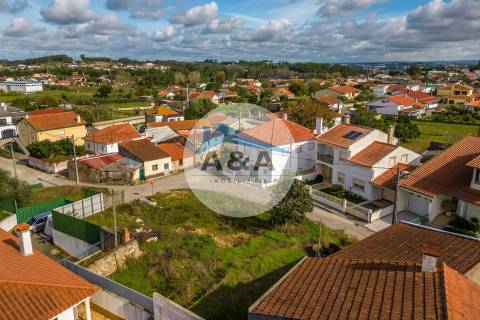 Terreno com Projeto Aprovado para 3 Casas em Leiria!