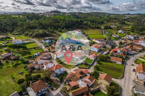 Terreno com Projeto Aprovado para 3 Casas em Leiria!
