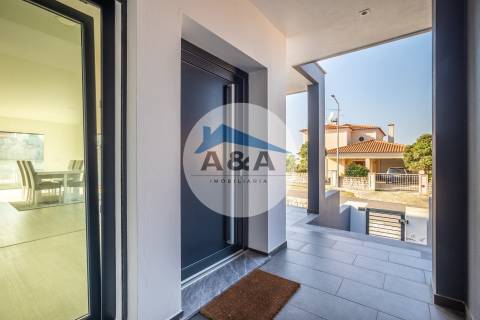 Moradia V4+2 como Nova - Caldas da Rainha