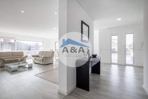 Moradia V4+2 como Nova - Caldas da Rainha