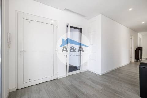 Moradia V4+2 como Nova - Caldas da Rainha