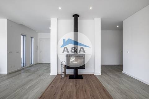 Moradia V4+2 como Nova - Caldas da Rainha