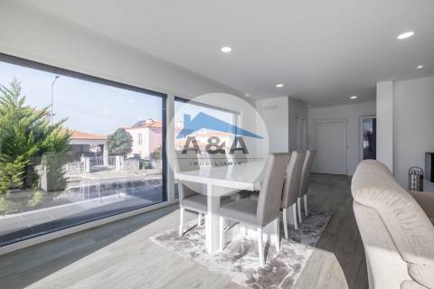 Moradia V4+2 como Nova - Caldas da Rainha