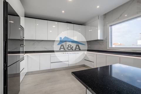 Moradia V4+2 como Nova - Caldas da Rainha